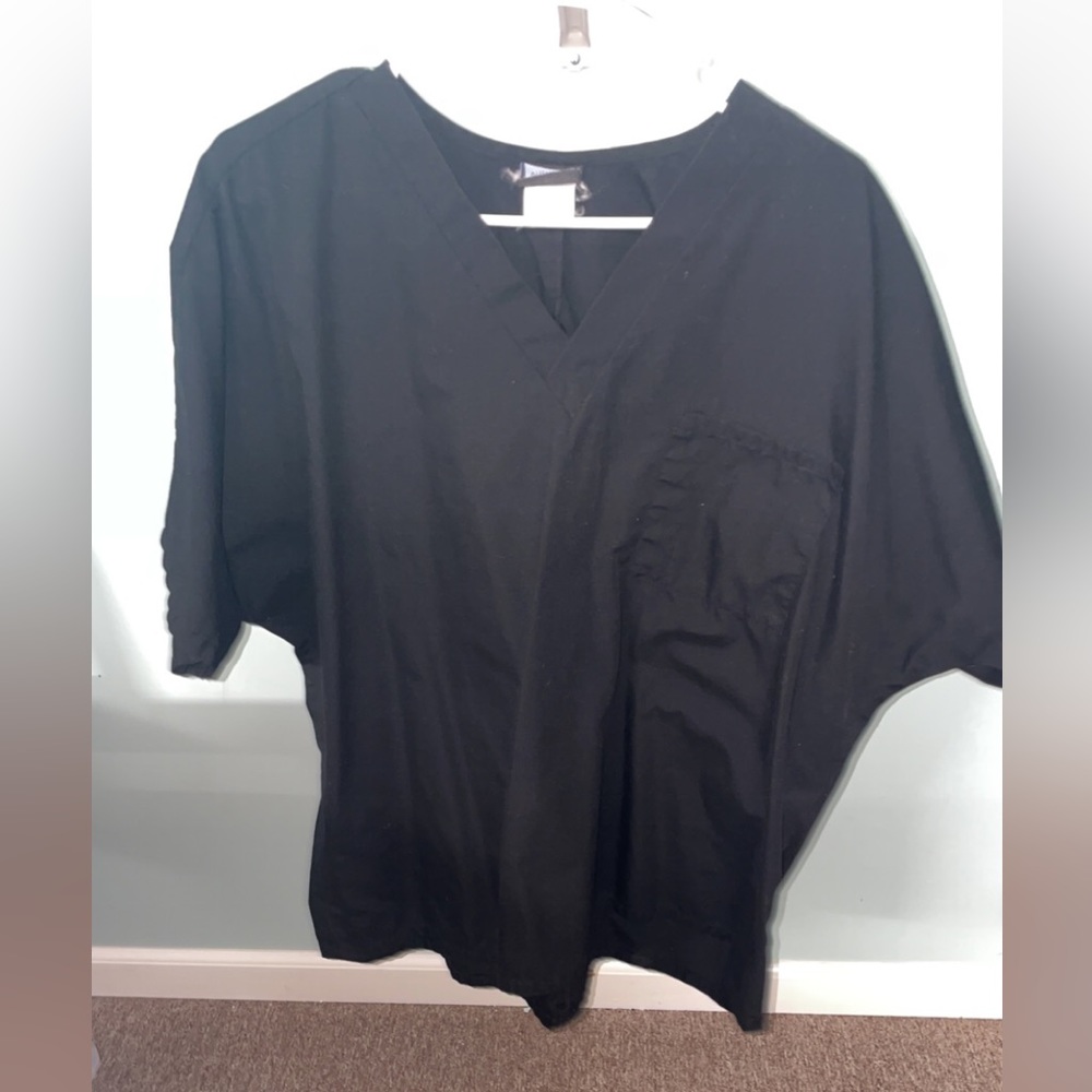 Men’s XL scrub top